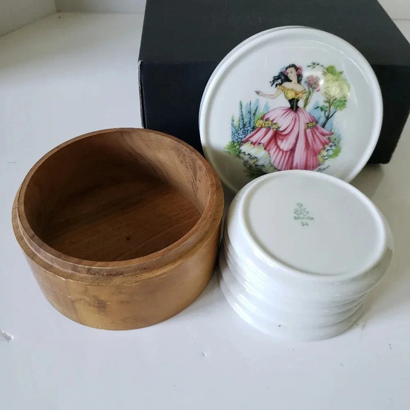 Vintage Dainty Miss Porcelain/Wood  Mini Tea Bag Plates. - Picture 2 of 8